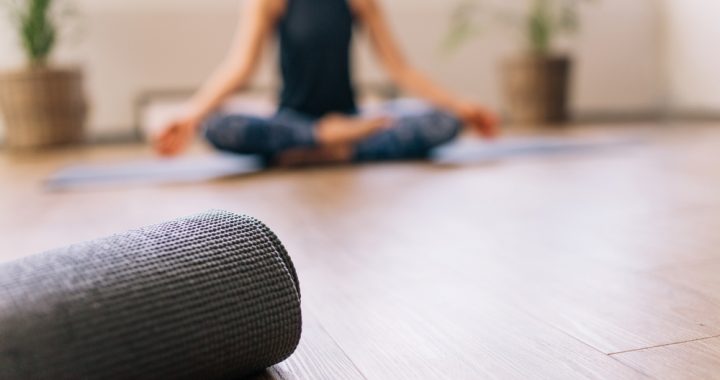 cosas que no debes hacer en una clase de yoga