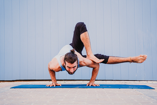 Es el yoga algo solo para mujeres? - El blog de YogaOne